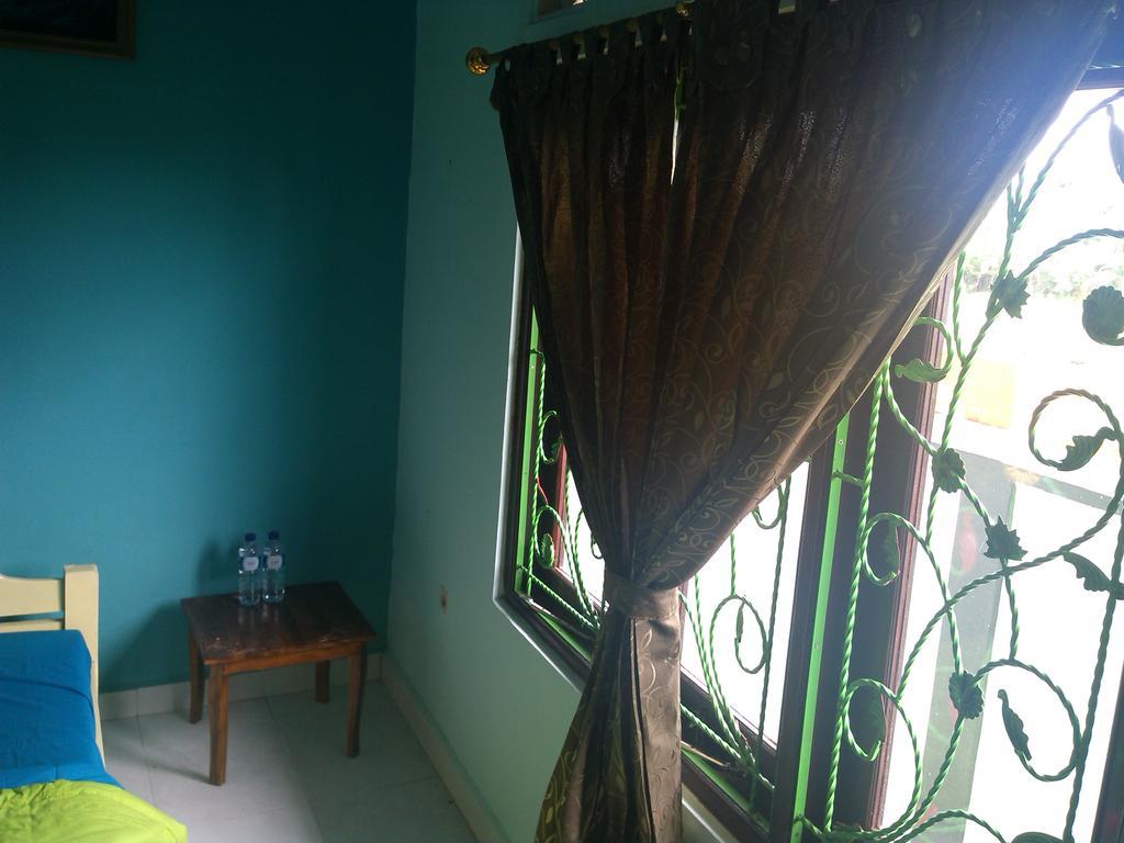 Ibu Ana Homestay ตาบานัน ภายนอก รูปภาพ